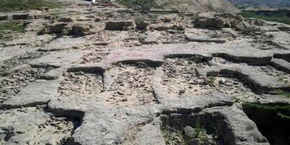 سنگ قبر زعفر جنی