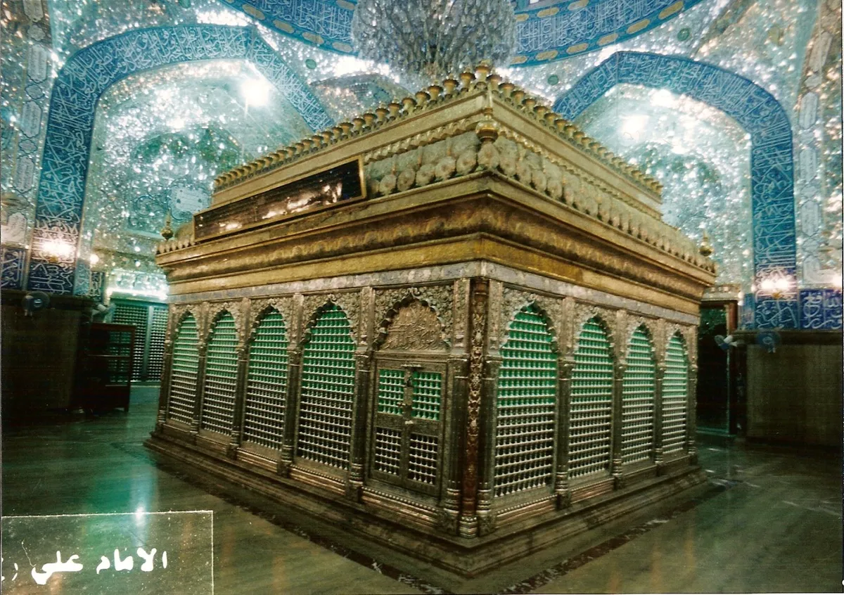 سنگ قبر امام علی کجاست و چه روایت‌ هایی درباره آن وجود دارد؟
