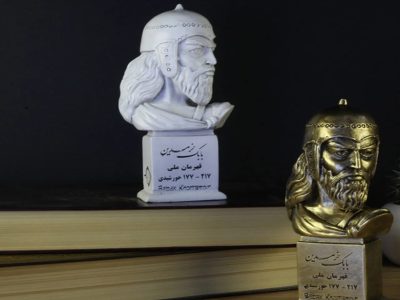 بررسی سنگ قبر بابک خرمدین و امام حسین در منابع مختلف
