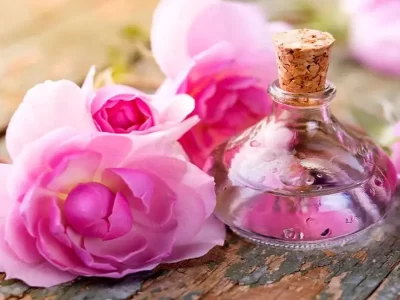 ریختن گلاب روی قبر